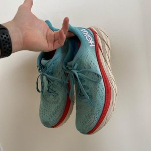 Women’s Clifton 8 Hokas!